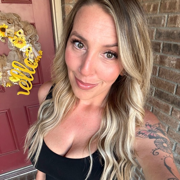 Meet your posher Jessica - Picture 2 of 16